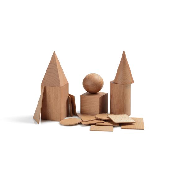 Geometrische Körper aus Holz mit Abwicklung